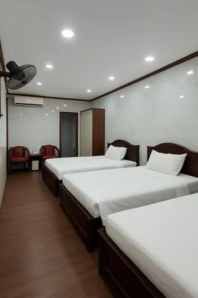 Standard-Familienzimmer — TUAN Central Hotel